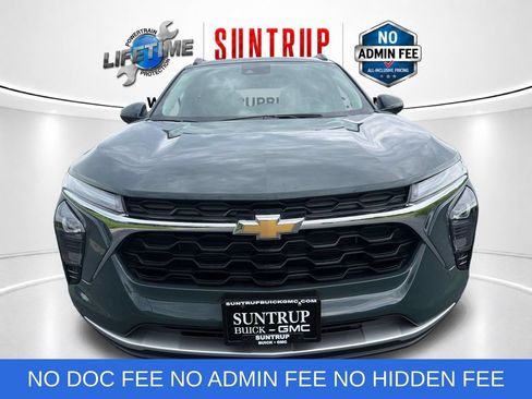 Used 2025 Chevrolet Trax LT FWD image 9