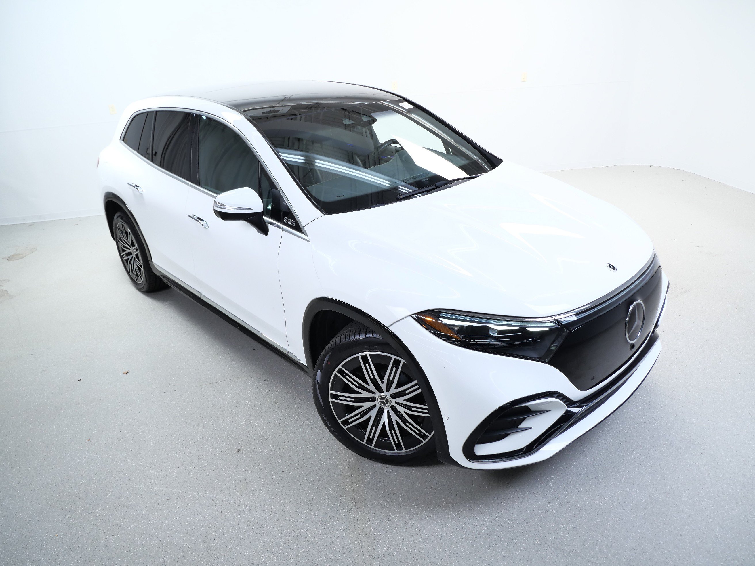 Certified 2023 Mercedes-Benz EQS 580 4MATIC SUV image 4