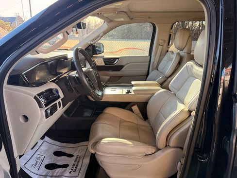 Used 2018 Lincoln Navigator L Reserve w/ Technology Package image 16