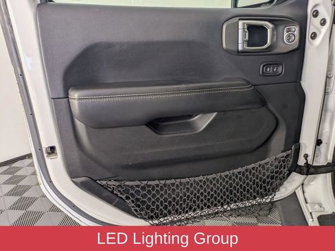Used 2018 Jeep Wrangler Unlimited Sahara AWD/4WD image 9