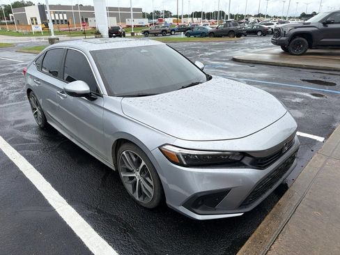 Used 2024 Honda Civic Touring image 2