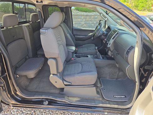 Used 2012 Nissan Frontier SV w/ SV Premium Utility Pkg AWD/4WD image 26