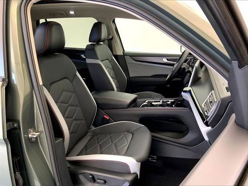 Used 2024 Volkswagen Atlas Peak Edition SEL image 7