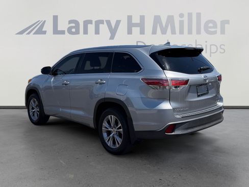 Used 2015 Toyota Highlander XLE AWD/4WD image 3