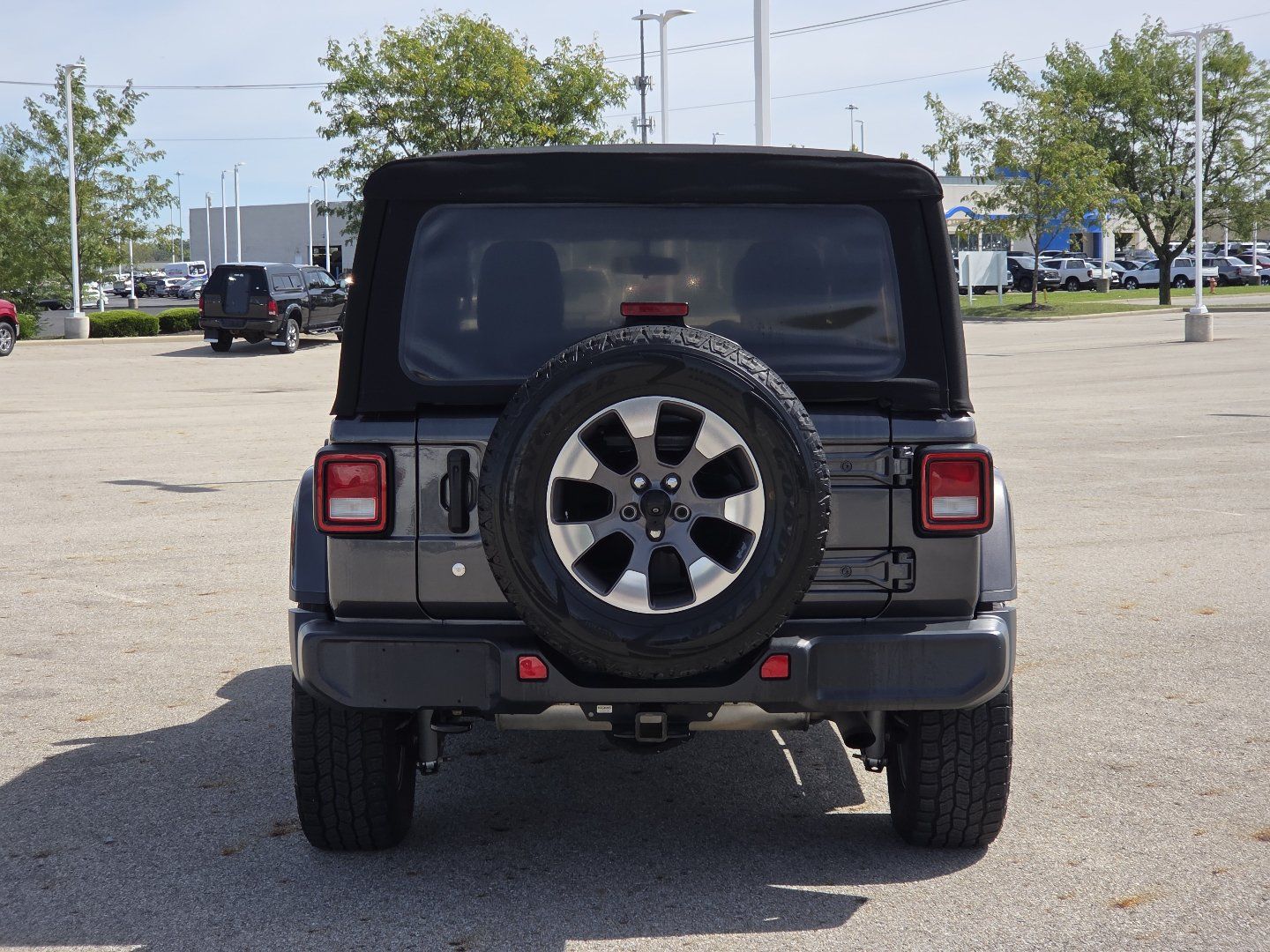 Used 2018 Jeep Wrangler Unlimited Sahara AWD/4WD image 14