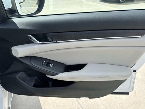 Used 2020 Honda Accord Touring image 18