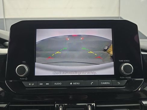 Used 2025 Nissan Pathfinder SV image 30