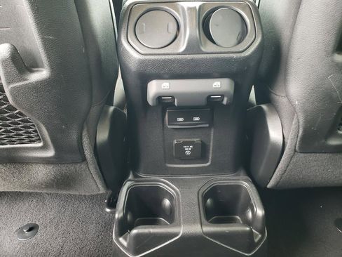 Used 2021 Jeep Wrangler Unlimited Rubicon image 32