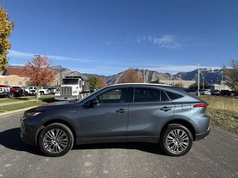 Certified 2021 Toyota Venza Limited image 1