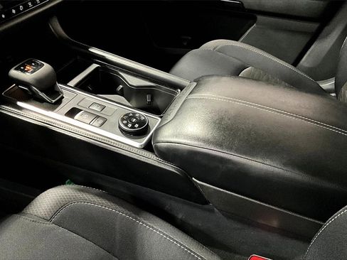 Used 2023 Nissan Pathfinder SV w/ SV Premium Package image 17