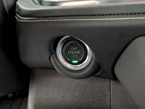 Used 2025 Chevrolet Suburban Premier image 30