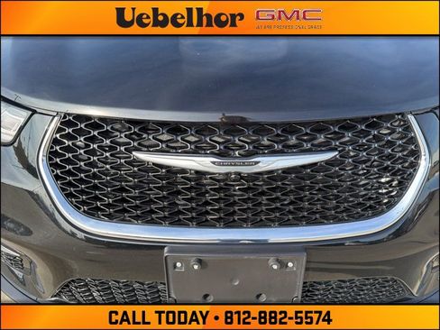 Used 2024 Chrysler Pacifica Touring-L image 12