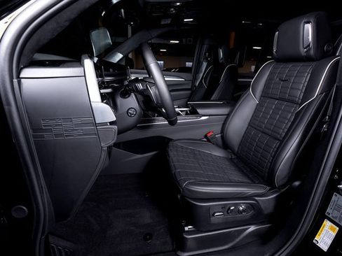 Used 2025 Cadillac Escalade V image 17