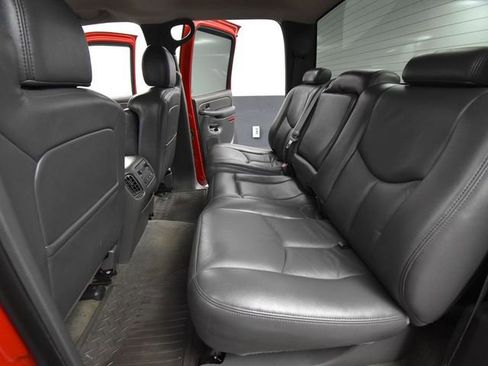 Used 2005 GMC Sierra 2500 SLT w/ Heavy-Duty Power Package image 34