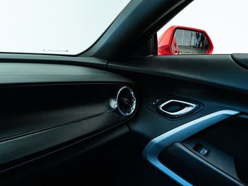 Used 2018 Chevrolet Camaro SS image 26