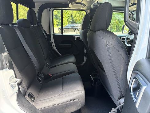 Used 2023 Jeep Gladiator Sport AWD/4WD image 19