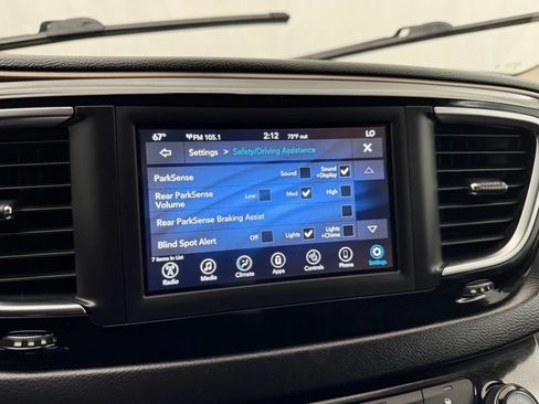 Used 2019 Chrysler Pacifica Touring-L FWD image 18
