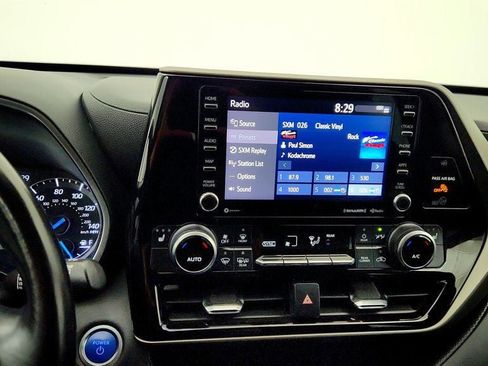 Used 2021 Toyota Highlander XLE image 18