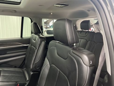 Used 2022 Jeep Grand Cherokee L Limited image 12