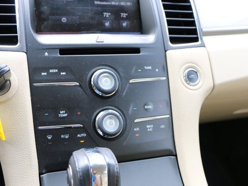 Used 2014 Ford Taurus SEL w/ Equipment Group 201A FWD image 21