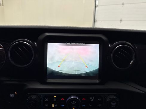 Used 2022 Jeep Wrangler Unlimited Sahara image 18