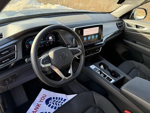 Certified 2025 Volkswagen Atlas Cross Sport SE image 16