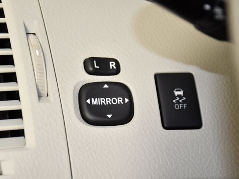 Used 2012 Toyota Avalon Limited FWD image 34