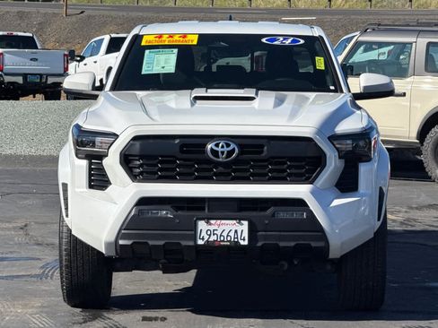 Used 2024 Toyota Tacoma TRD Sport w/ TRD Sport Upgrade Package image 9