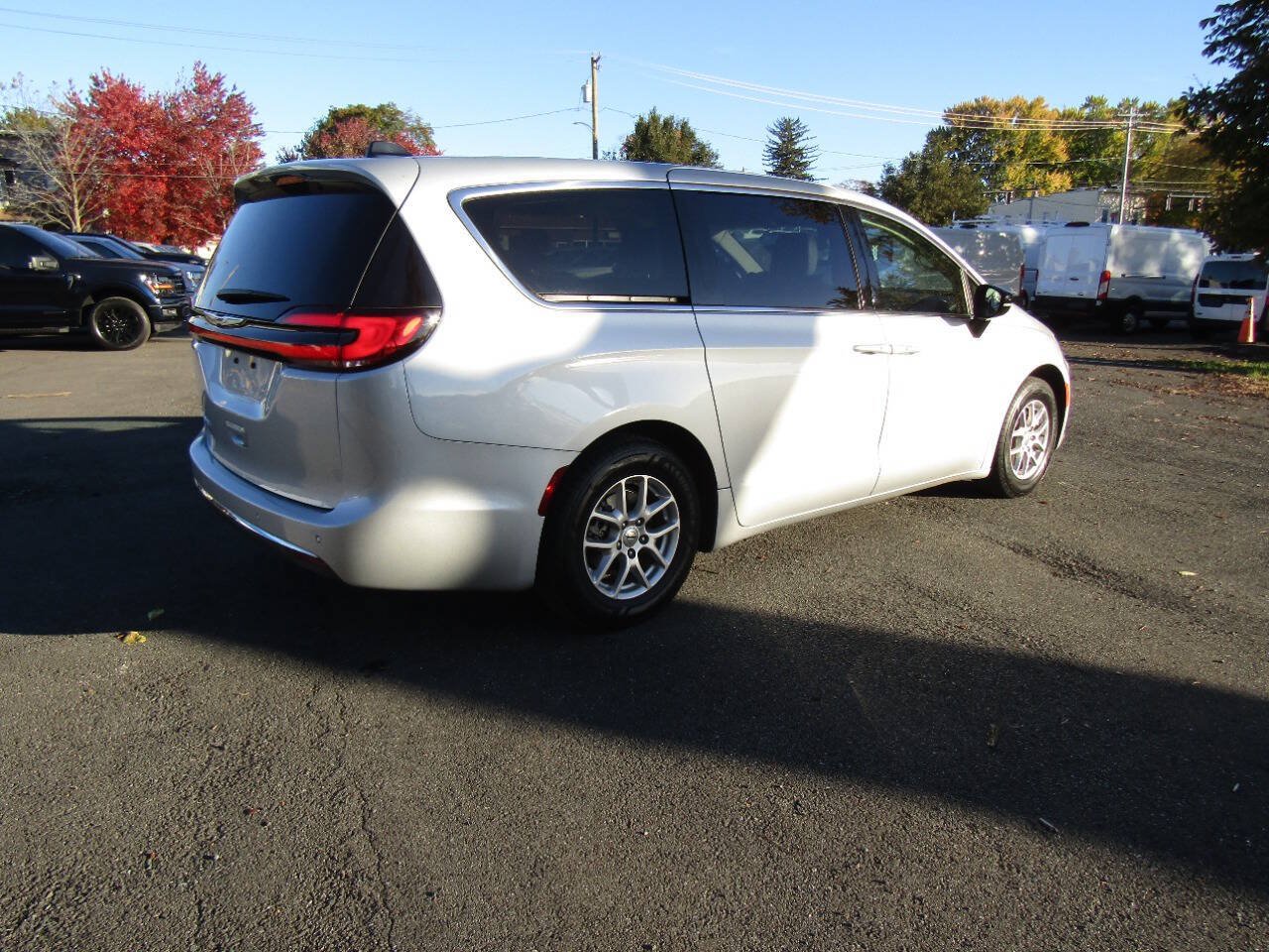 Used 2024 Chrysler Pacifica Touring-L FWD image 37