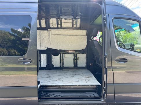 Used 2024 Mercedes-Benz Sprinter 2500 image 19