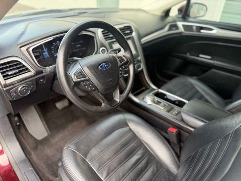 Used 2017 Ford Fusion SE w/ Fusion SE Technology Package image 15