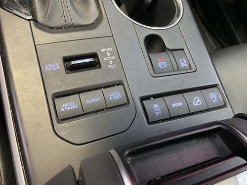 Used 2020 Toyota Highlander XLE image 22