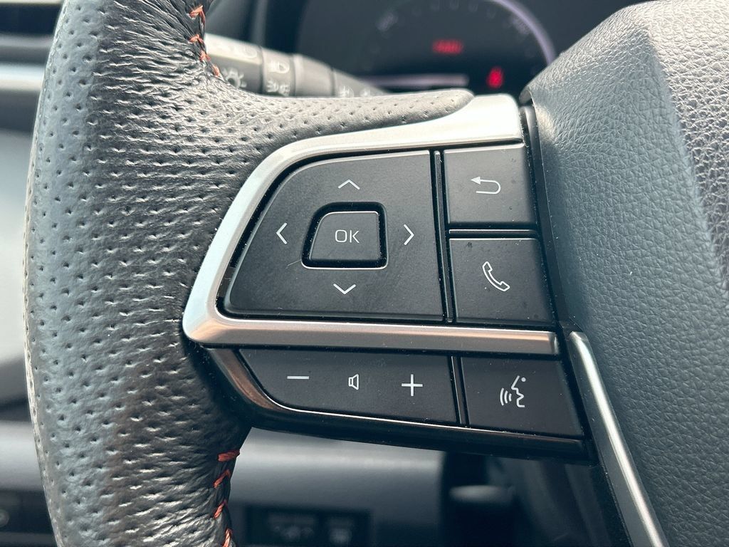 Used 2024 Toyota Sienna XSE FWD image 32