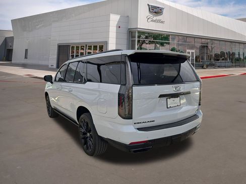 New 2026 Cadillac Escalade ESV Platinum Sport w/ LPO, ONYX Package AWD/4WD image 4