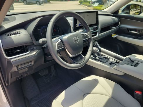 New 2026 Toyota Grand Highlander XLE FWD image 16