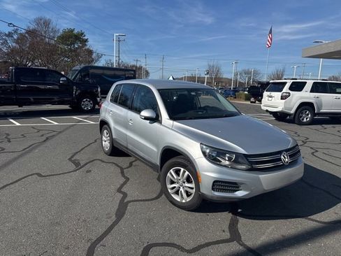 Used 2013 Volkswagen Tiguan S image 11