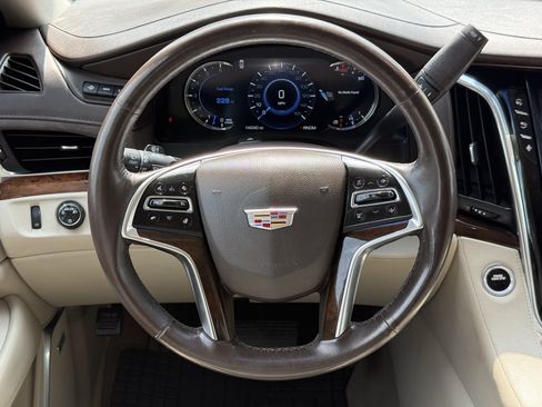 Used 2016 Cadillac Escalade Luxury RWD image 15