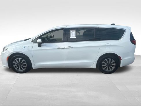 Used 2022 Chrysler Pacifica Touring-L FWD image 7