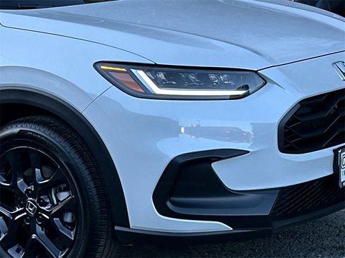 Used 2025 Honda HR-V Sport image 3