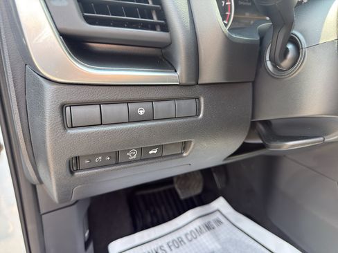 Used 2024 Nissan Rogue SV FWD image 16