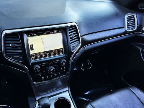 Used 2018 Jeep Grand Cherokee Limited image 19