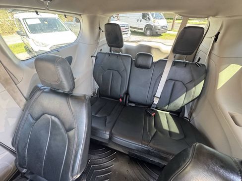 Used 2017 Chrysler Pacifica Touring-L Plus w/ Advanced Safetytec Group FWD image 25