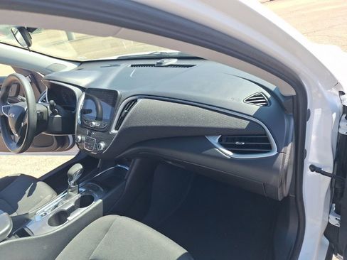 Used 2025 Chevrolet Malibu LT FWD image 18