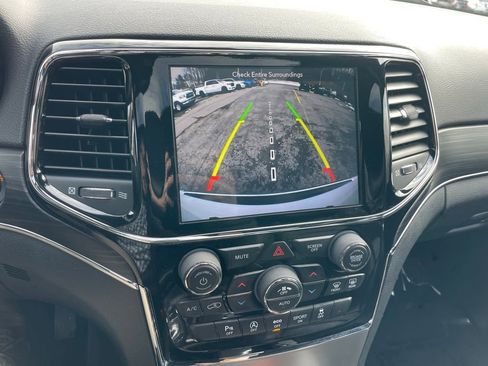 Used 2019 Jeep Grand Cherokee Limited image 16