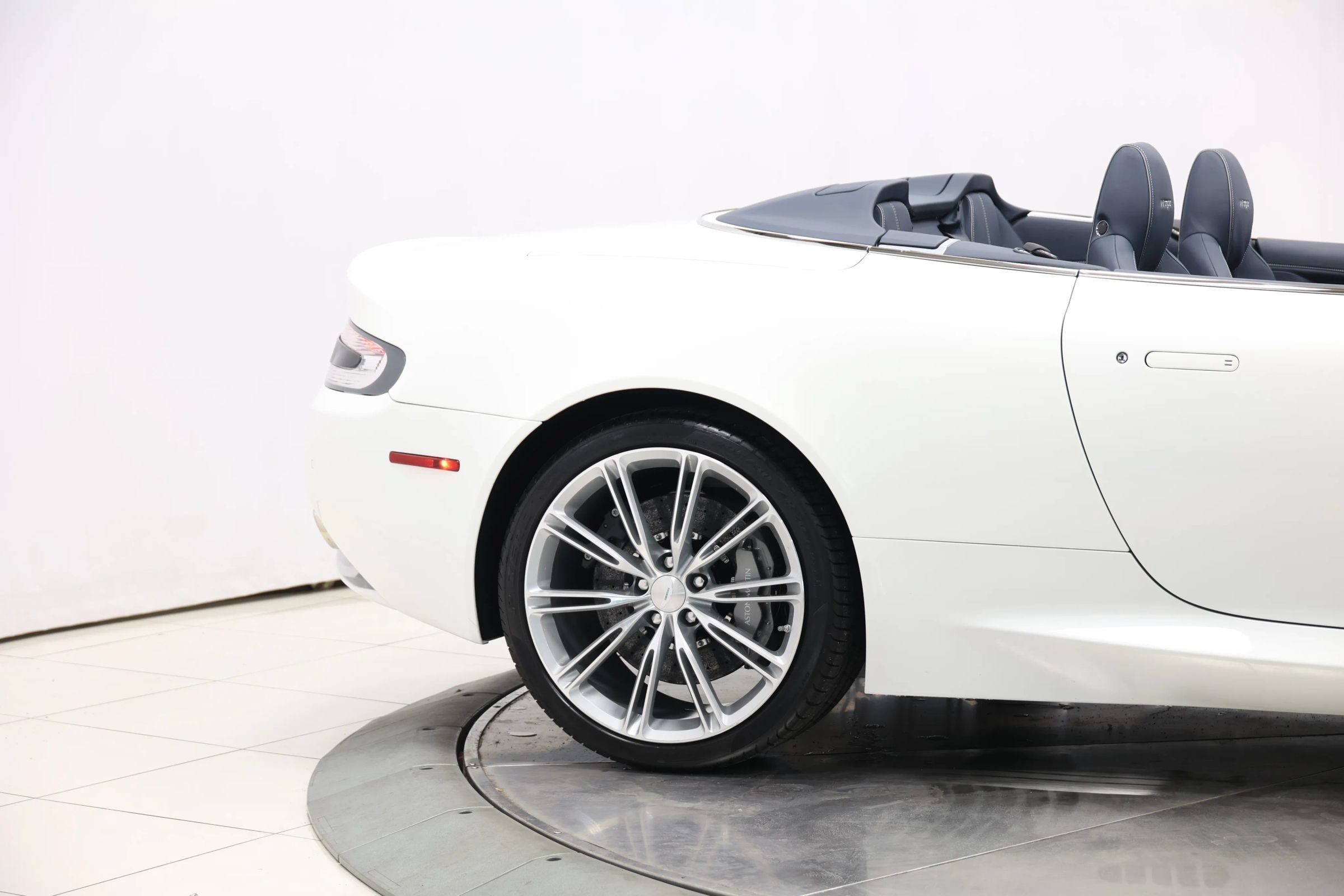 Used 2012 Aston Martin Virage Volante RWD image 62