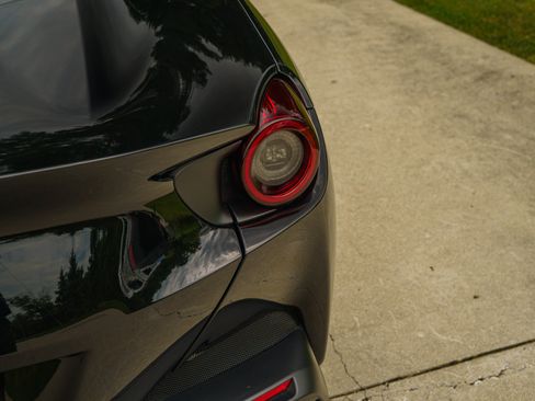 Used 2019 Ferrari Portofino RWD image 35