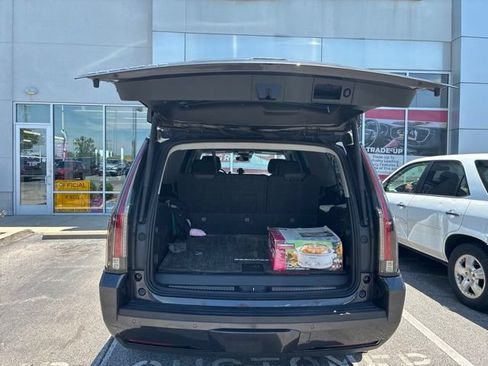 Used 2017 Cadillac Escalade ESV Luxury AWD/4WD image 4