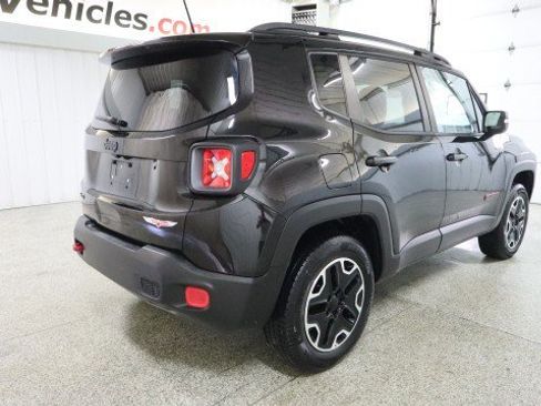 Used 2015 Jeep Renegade Trailhawk AWD/4WD image 6