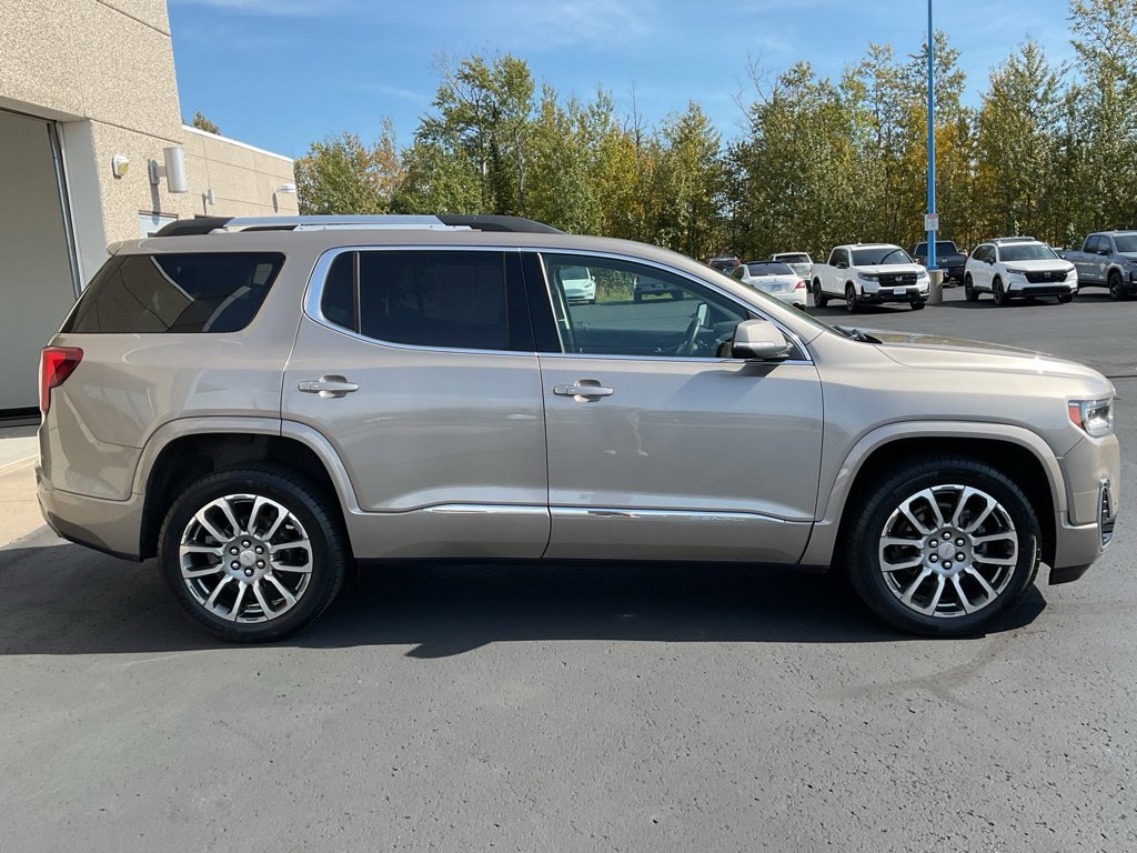 Used 2023 GMC Acadia Denali w/ Denali Technology Package AWD/4WD image 4