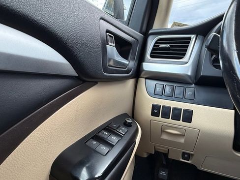 Used 2018 Toyota Highlander XLE AWD/4WD image 20